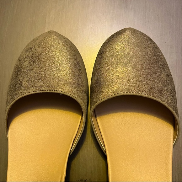 Size 9W Taupe & Gold Metallic Suede Ballet Wedge w/Elastic Strap Like New - Picture 11 of 13